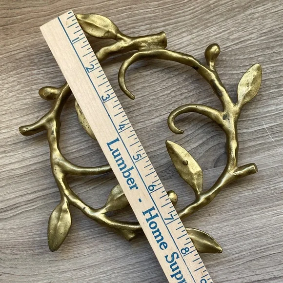 Michael Aram Leaf vine round trivet Gold tone signed